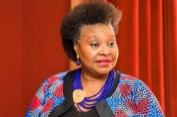 Yvonne Chaka Chaka (Afrique du Sud,)